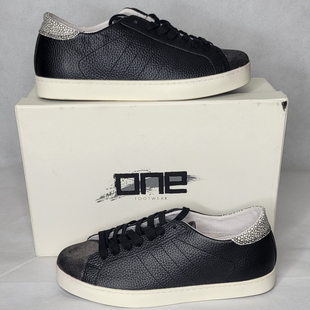 One Footwear Sneakers